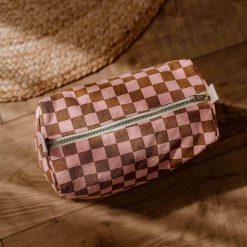 Rose In April Trousse De Toilette Damier Strawberry Id Es Cadeaux De Naissance